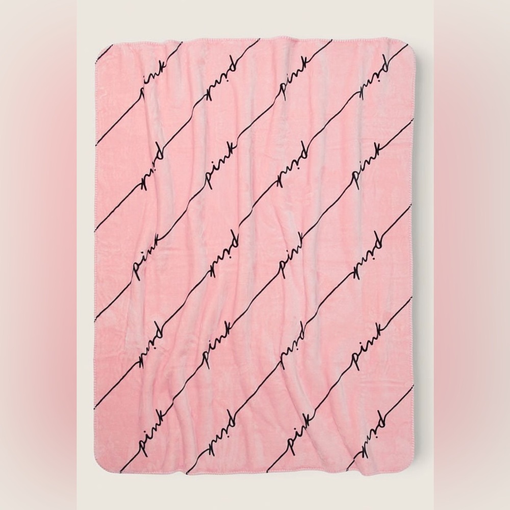 Victoria’s Secret Cozy Plush Blanket NWT